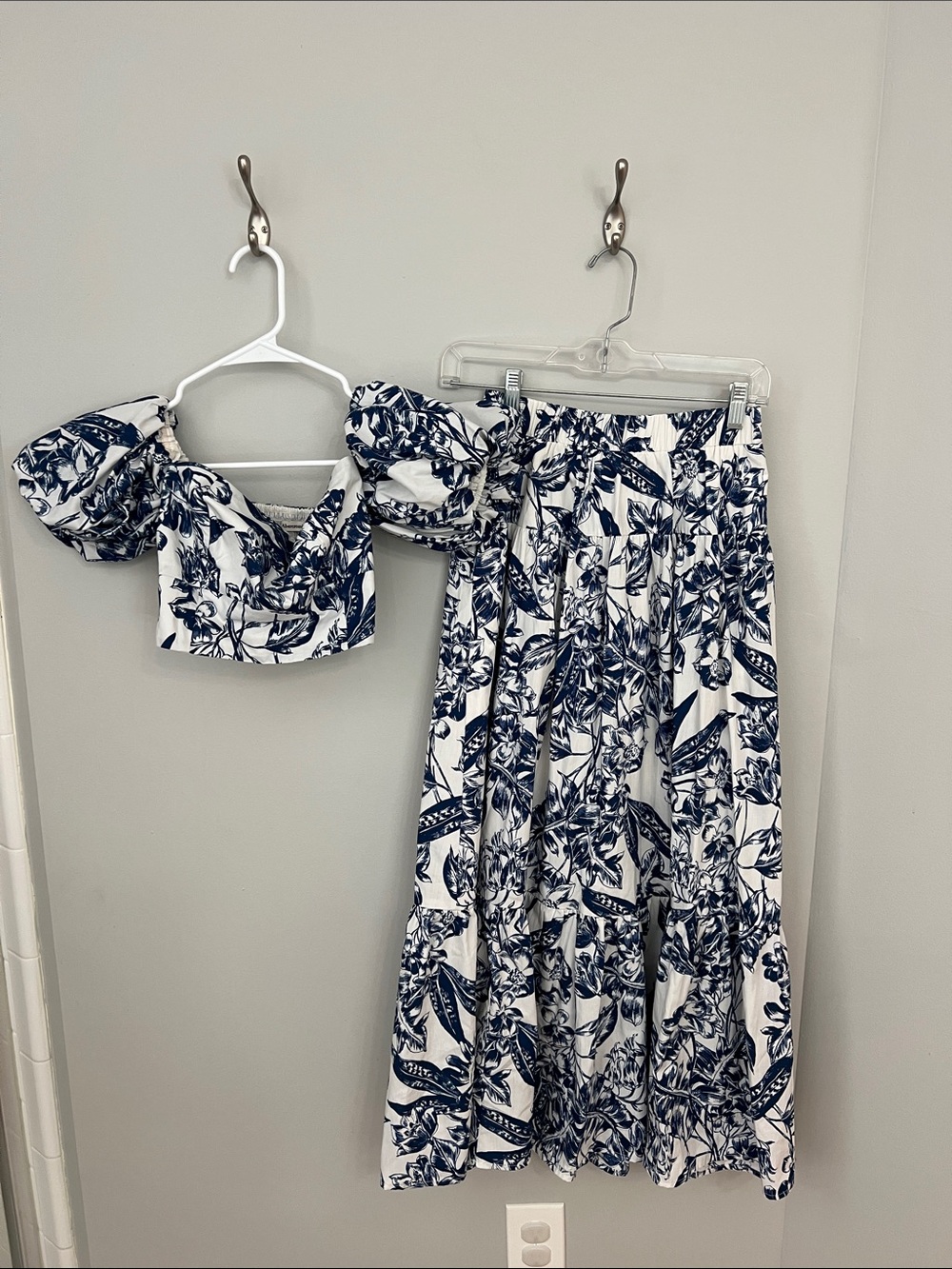 Two-Piece Floral Crop Top & Maxi Skirt Set - Navy on White